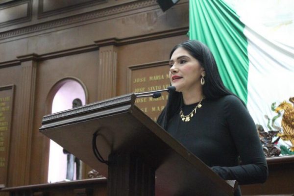Diana Espinoza presenta propuesta para mejorar movilidad en Morelia, con la implementación del servicio Trolebús